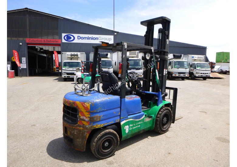 caption Mitsubishi FG35AT 3.5 Tonne LPG Forklift