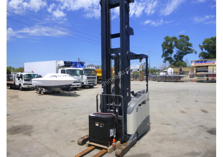 caption Crown 5700 Series 1.3 Tonne Electric Forklift with Charger