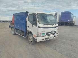 Hino Dutro - picture0' - Click to enlarge