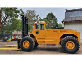 Lift King LK20C, 13Ton (5.3m Lift) 4WD All-Terrain, 4W Steer Diesel Container Handler - picture0' - Click to enlarge