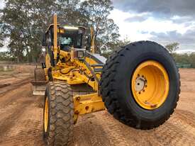 VOLVO G940 Road Grader 225HP 14ft Mouldboard  - picture2' - Click to enlarge