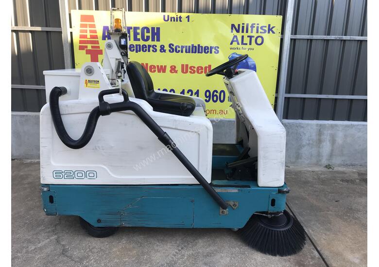 Used tennant 6200 Ride On Sweeper in , Listed on Machines4u