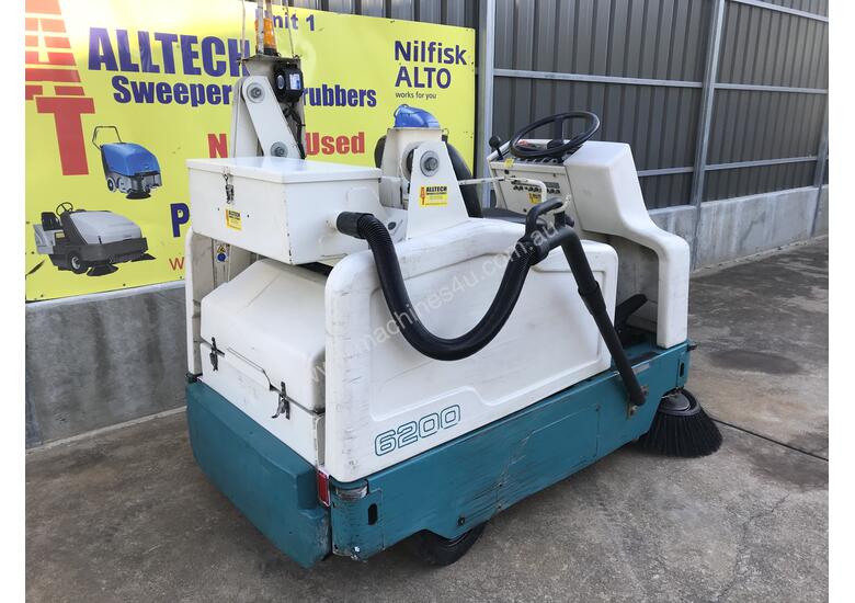 Used tennant 6200 Ride On Sweeper in , Listed on Machines4u