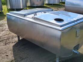 1,180lt STAINLESS STEEL TANK, MILK VAT - picture1' - Click to enlarge