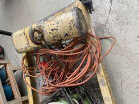 1 tonne electric chain hoist - picture2' - Click to enlarge