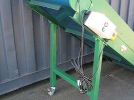 Cleated Incline Motorised Belt Conveyor - 2.6m long - picture2' - Click to enlarge