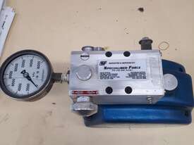 Tangye hydraulic hand pump  - picture2' - Click to enlarge