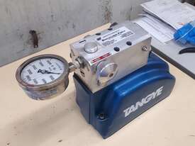 Tangye hydraulic hand pump  - picture0' - Click to enlarge