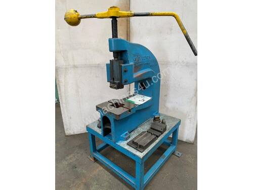 AP Lever Fly Press 5JA 5 ton with some tooling