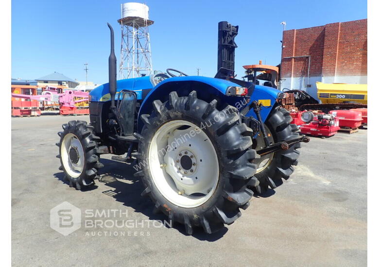 caption 2014 SHANGHAI NEW HOLLAND SNH704 FRONT WHEEL ASSIST TRACTOR