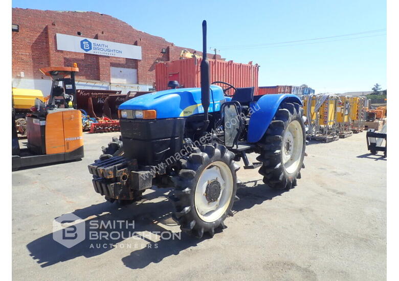 caption 2014 SHANGHAI NEW HOLLAND SNH704 FRONT WHEEL ASSIST TRACTOR