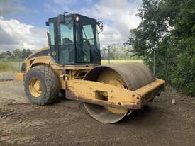 Caterpillar CS563E Smooth Drum Vibrating Roller  - picture0' - Click to enlarge