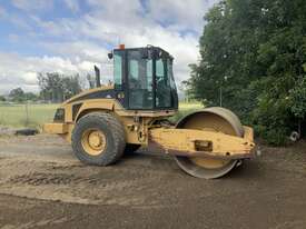 Caterpillar CS563E Smooth Drum Vibrating Roller  - picture1' - Click to enlarge