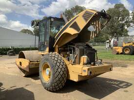 Caterpillar CS563E Smooth Drum Vibrating Roller  - picture2' - Click to enlarge