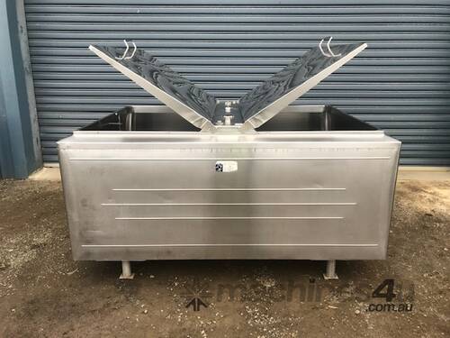 caption Stainless Steel Tank 1,850ltr - Dimple Jacketed And Insulated