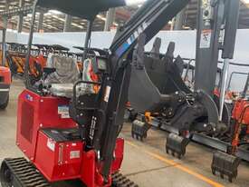 NEW  UHI 1.5TON MINI EXCAVATOR WITH 8 FREE ATTACHMENTS - picture1' - Click to enlarge