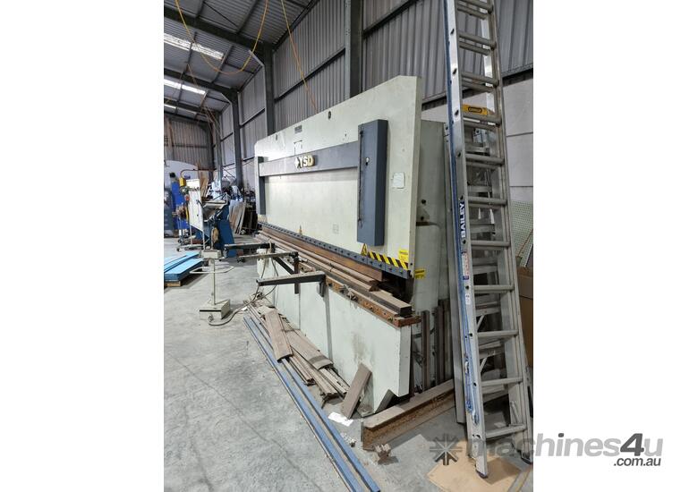 Used 2005 YSD PPT 100/40 4m 100ton Press Brake Hydraulic Press Brake in