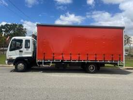Truck Curtainsider Isuzu 525 5 tonne 220HP SN1201 1DEZ159 - picture0' - Click to enlarge
