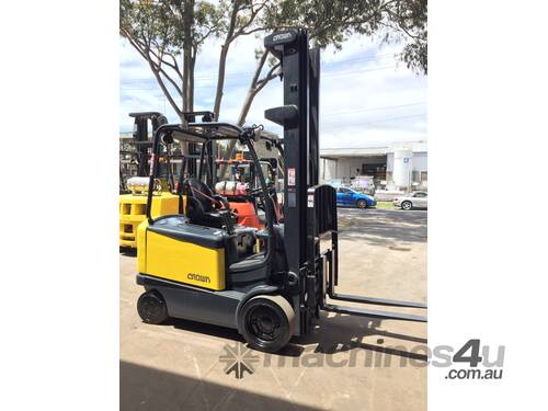 Crown FC4500 2.5 Ton 6.5 Metre Lift Cushion Tyres Compact Electric Forklift - Fully Refurbished