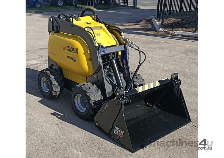 caption Dingo Wheeled Mini Loader