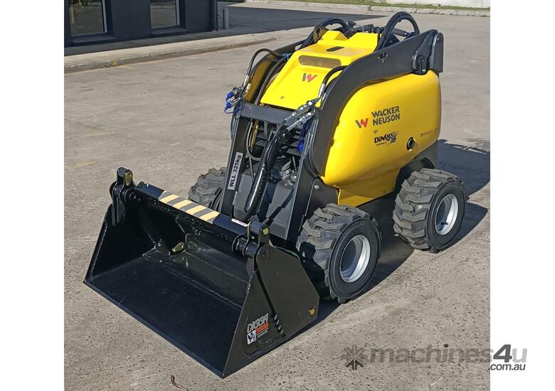 caption Dingo Wheeled Mini Loader