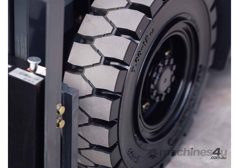 caption F500.RS1 REACH STACKERS - Hire