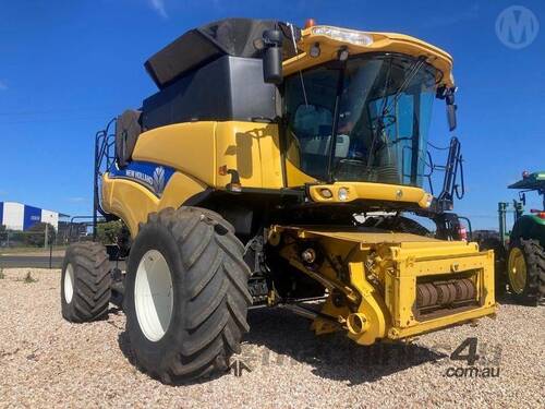 New Holland CR9090 Header & 41ft Midwest