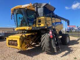 New Holland CR9090 Header & 41ft Midwest - picture1' - Click to enlarge