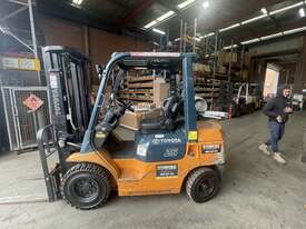 2.5 Tonne Container Mast Toyota Forklift For Sale - picture0' - Click to enlarge