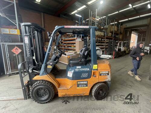 2.5 Tonne Container Mast Toyota Forklift For Sale