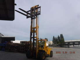 14 tonne Forklift - picture1' - Click to enlarge