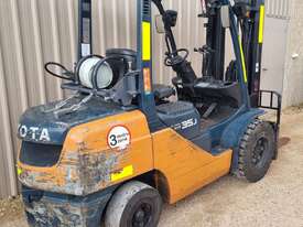Toyota 3.5 Tonne LPG Forklift with Container Mast - picture1' - Click to enlarge