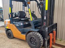 Toyota 3.5 Tonne LPG Forklift with Container Mast - picture0' - Click to enlarge