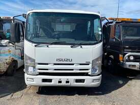 Isuzu 300 - picture0' - Click to enlarge