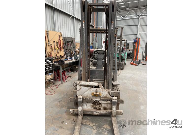 Used 2005 Crown Fork lift with rotator Forklift Rotators in , Listed