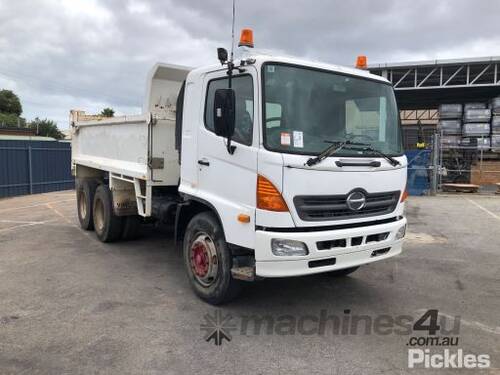 2003 Hino FM1J