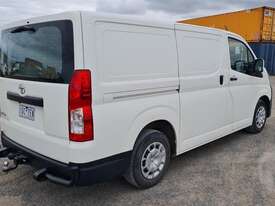 Toyota Hiace H30 - picture0' - Click to enlarge