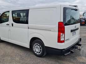 Toyota Hiace H30 - picture1' - Click to enlarge