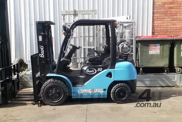 ACTIVE FORKLIFTS - 2015 Baoli 3 Ton container entry forklift for sale-4.3m lift 1.2m tynes solid tyr
