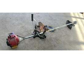 HONDA GX31 4 STROKE WHIPPER SNIPPER  - picture0' - Click to enlarge