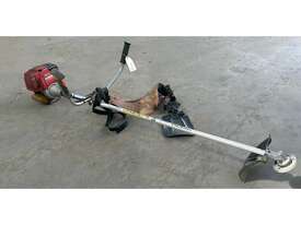 HONDA GX31 4 STROKE WHIPPER SNIPPER  - picture2' - Click to enlarge