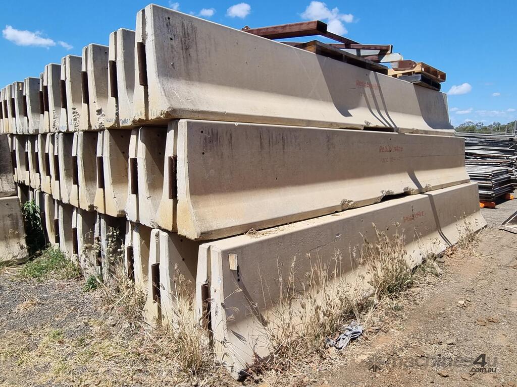 Used Australian Road barriers 6mtr Concrete Road Barriers JJ Hook