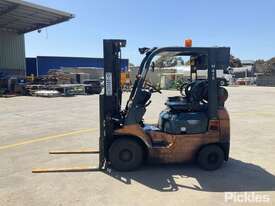 Toyota 02-7D18 Forklift - picture2' - Click to enlarge