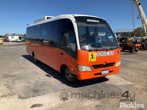 2006 Hino RB 8 19 Seat Bus