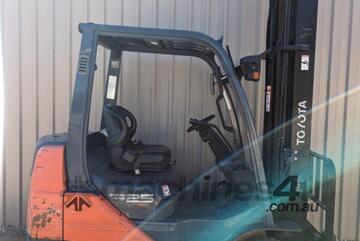 2014 TOYOTA Diesel 2.5T Forklift