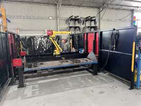 Lincoln Two Station Robotic Welding Cell - Low hours - Excellent Condition - picture0' - Click to enlarge