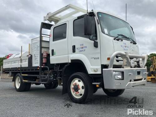 2020 Isuzu FSS 110-210 Service Body Crew Cab