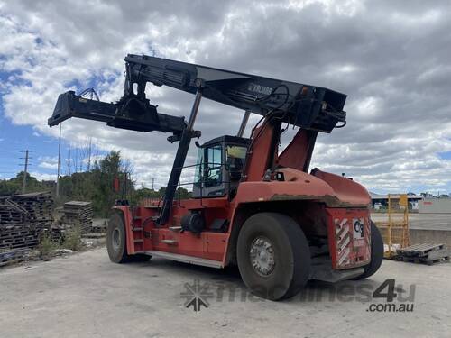 caption Kalmar Reach Stacker - DRT450