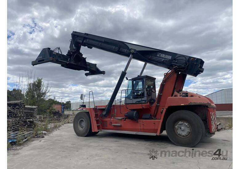 caption Kalmar Reach Stacker - DRT450