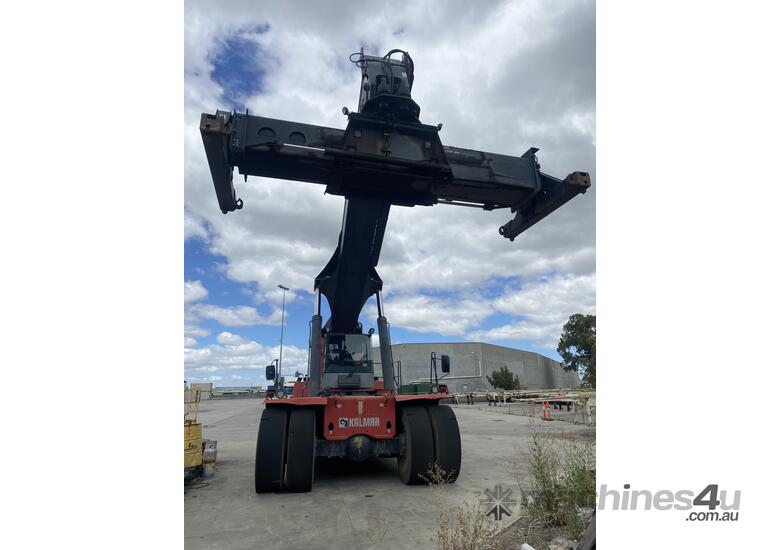 caption Kalmar Reach Stacker - DRT450